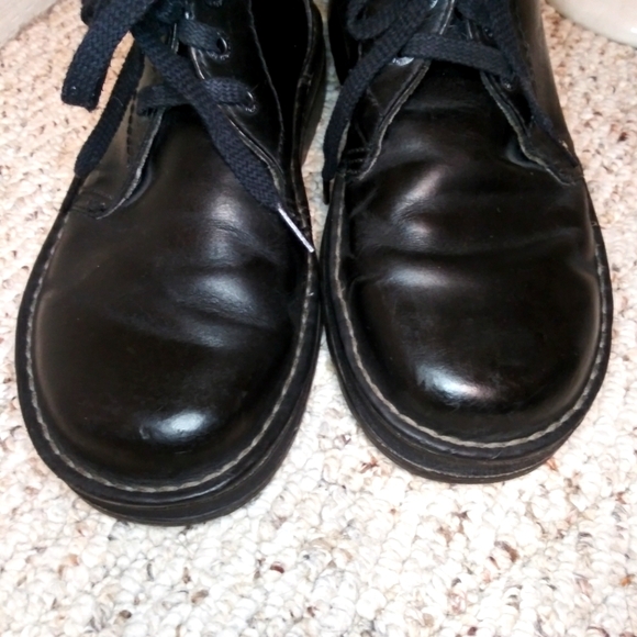 Dr. Martens Men's Reed Black Leather Chukka Style Lace-Up Boots - Picture 4 of 10